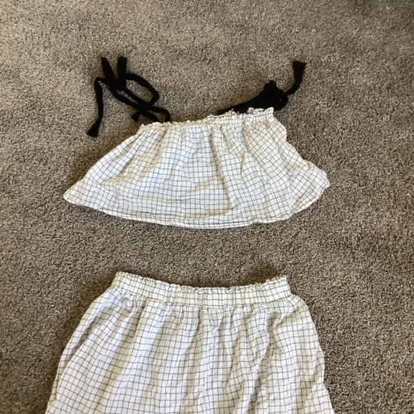 Two piece kids swimsuit, cover-up 🖤 🩶 - Picture 2 of 4